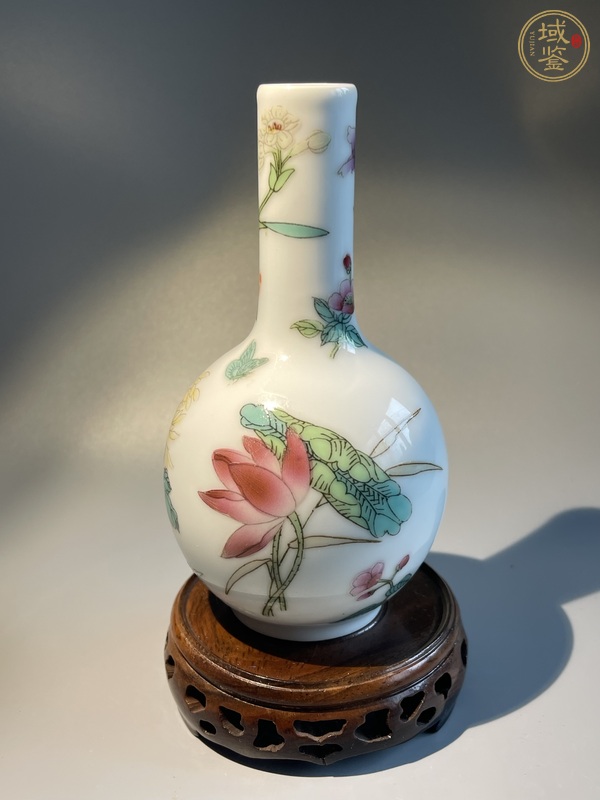 古玩陶瓷粉彩四時錦繡天球瓶真品鑒賞圖