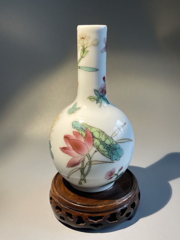 古玩陶瓷粉彩四時錦繡天球瓶拍賣,當前價格150元