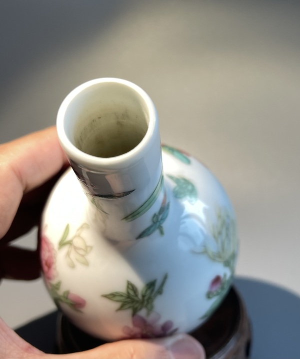 古玩陶瓷粉彩四時錦繡天球瓶拍賣，當前價格150元