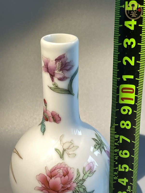 古玩陶瓷粉彩四時錦繡天球瓶真品鑒賞圖