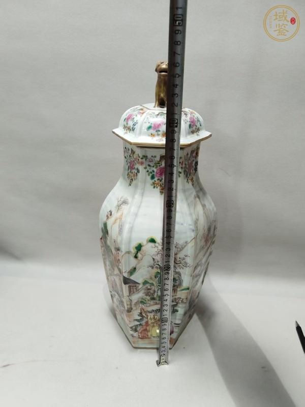 古玩陶瓷乾隆廣彩滿大人六方蓋瓶真品鑒賞圖