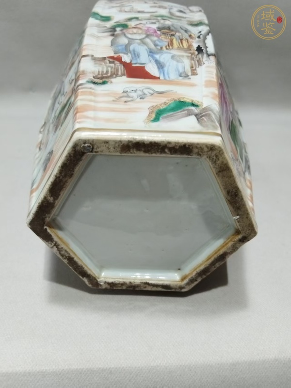 古玩陶瓷乾隆廣彩滿大人六方蓋瓶真品鑒賞圖
