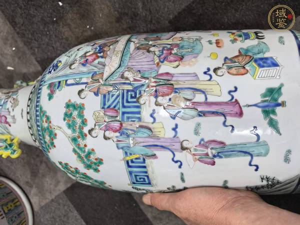 古玩陶瓷粉彩人物故事雙耳瓶真品鑒賞圖