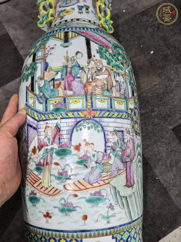古玩陶瓷粉彩人物故事雙耳瓶真品鑒賞圖