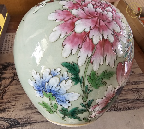 古玩陶瓷鳳凰牡丹紋粉彩罐真品鑒賞圖
