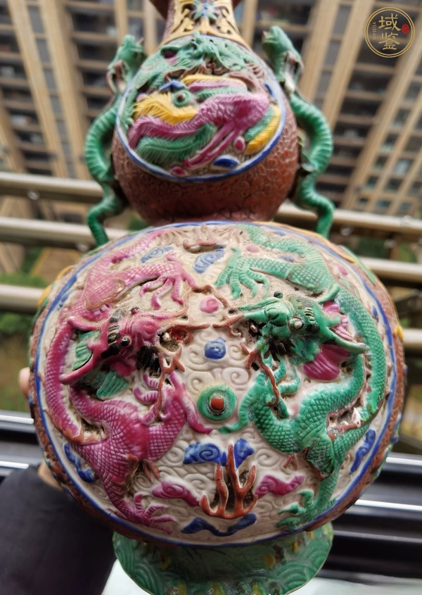 古玩陶瓷粉彩堆塑龍紋葫蘆瓶真品鑒賞圖