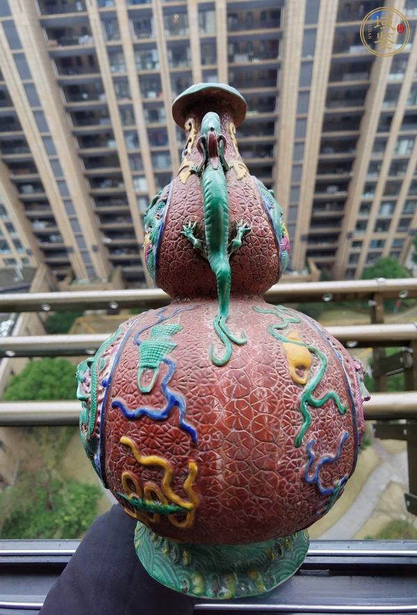 古玩陶瓷粉彩堆塑龍紋葫蘆瓶真品鑒賞圖