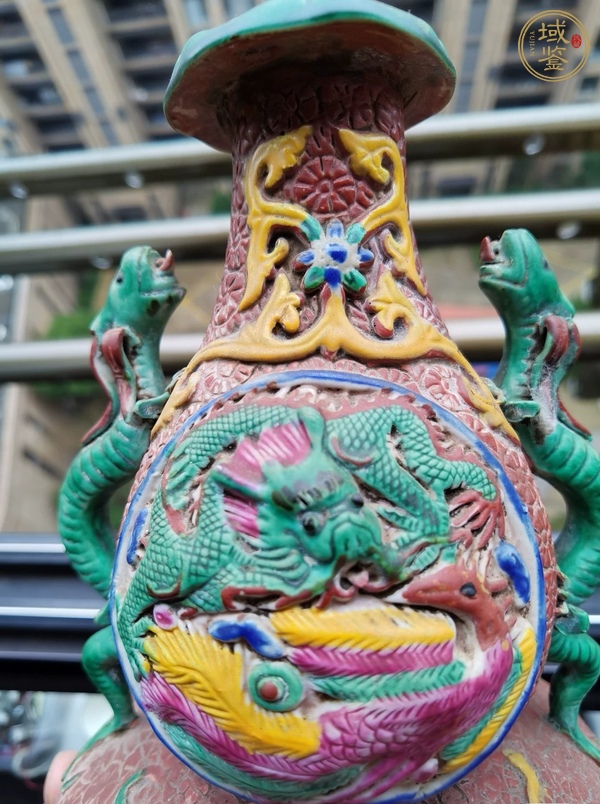 古玩陶瓷粉彩堆塑龍紋葫蘆瓶真品鑒賞圖