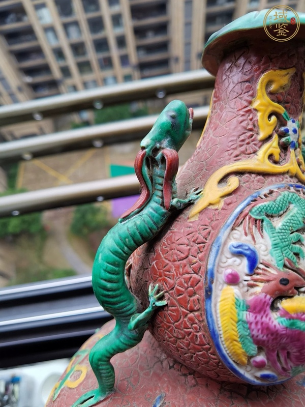 古玩陶瓷粉彩堆塑龍紋葫蘆瓶真品鑒賞圖