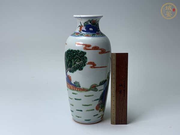 古玩陶瓷清晚期·青花五彩攜琴訪友紋瓶真品鑒賞圖