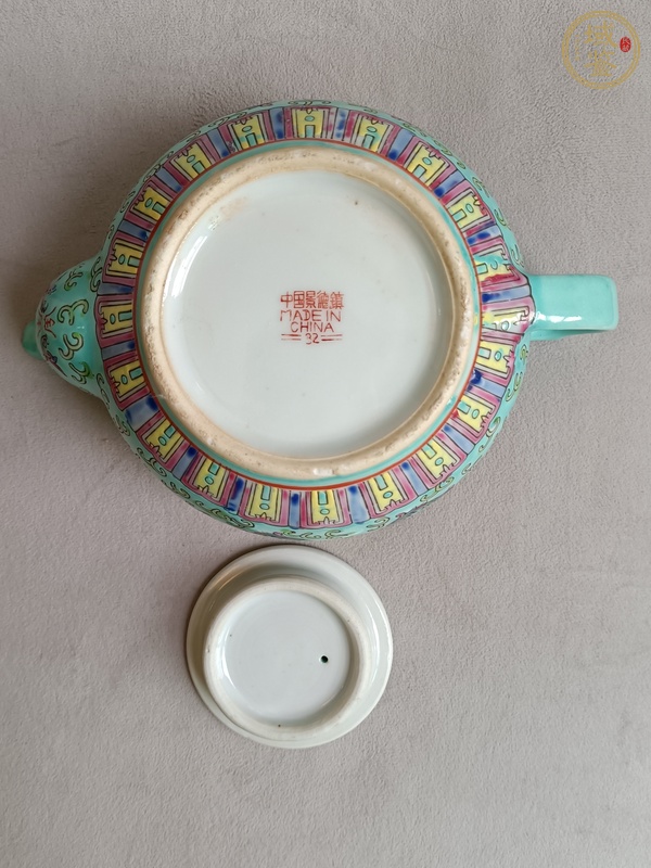 古玩陶瓷松石綠地粉彩萬壽無疆紋茶壺真品鑒賞圖