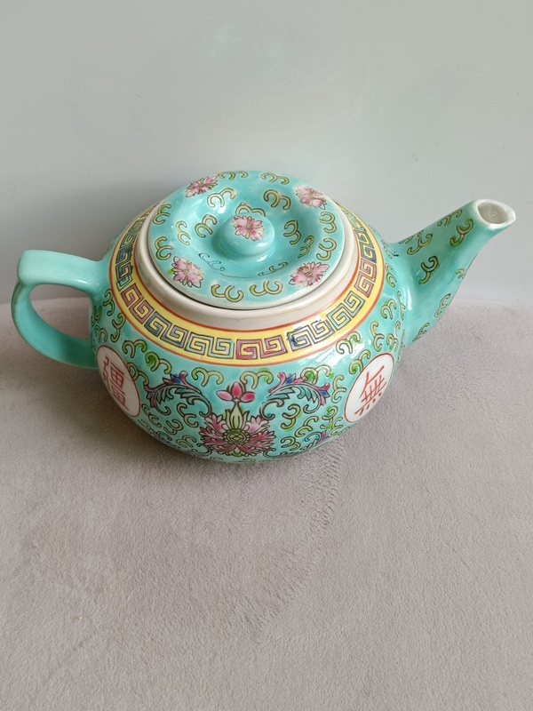 古玩轉(zhuǎn)賣松石綠地粉彩萬(wàn)壽無(wú)疆紋茶壺拍賣，當(dāng)前價(jià)格6600元