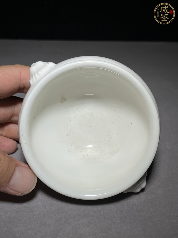 古玩陶瓷德化窯白釉雙鋪首高足香爐真品鑒賞圖