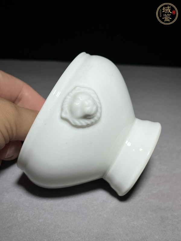 古玩陶瓷德化窯白釉雙鋪首高足香爐真品鑒賞圖
