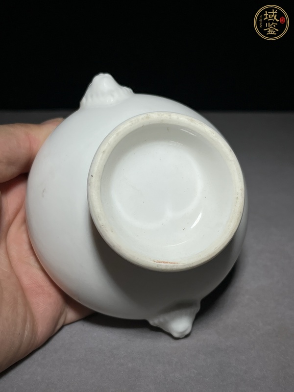 古玩陶瓷德化窯白釉雙鋪首高足香爐真品鑒賞圖