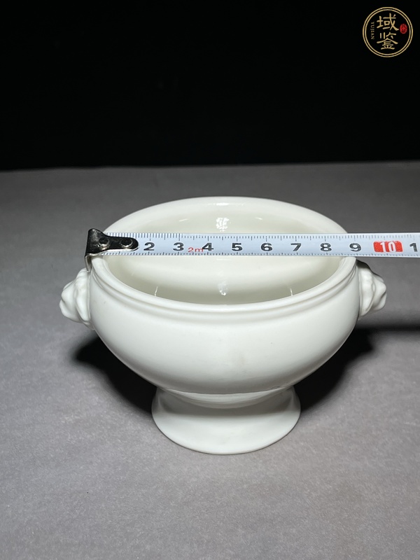 古玩陶瓷德化窯白釉雙鋪首高足香爐真品鑒賞圖