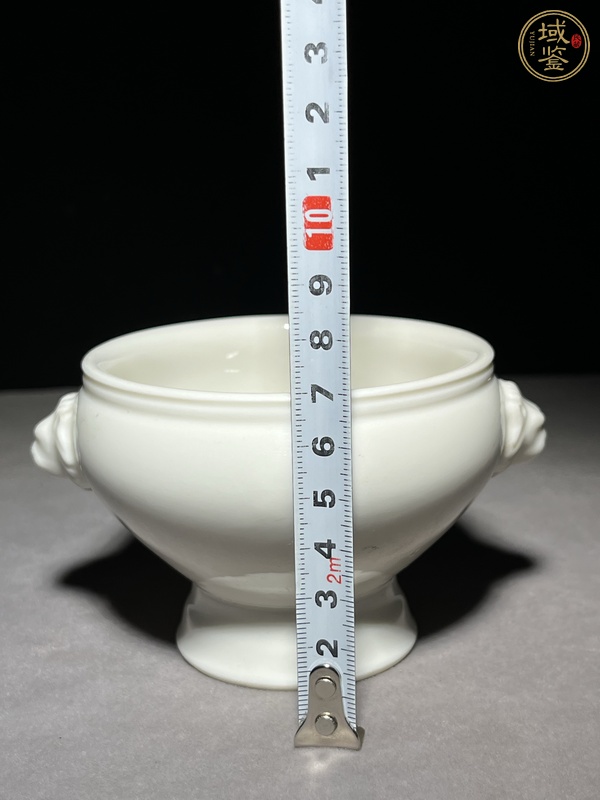 古玩陶瓷德化窯白釉雙鋪首高足香爐真品鑒賞圖
