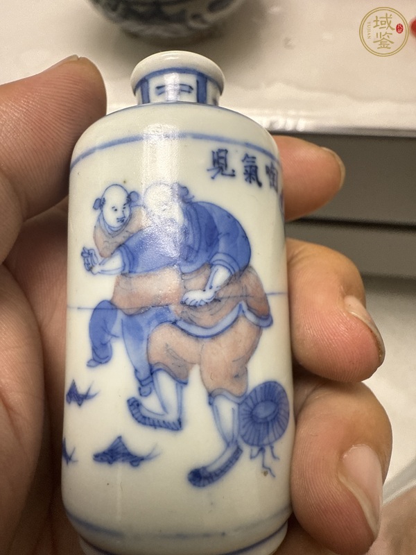古玩陶瓷清光緒青花釉里紅市井人物故事圖鼻煙壺真品鑒賞圖