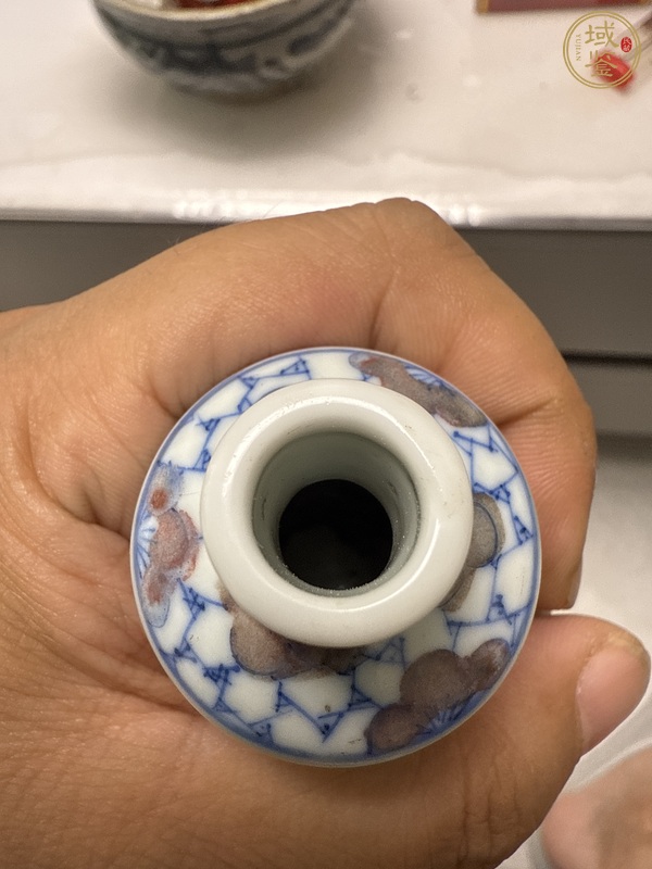 古玩陶瓷清光緒青花釉里紅市井人物故事圖鼻煙壺真品鑒賞圖