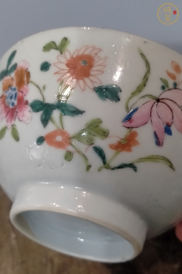 古玩陶瓷粉彩花卉紋碗真品鑒賞圖