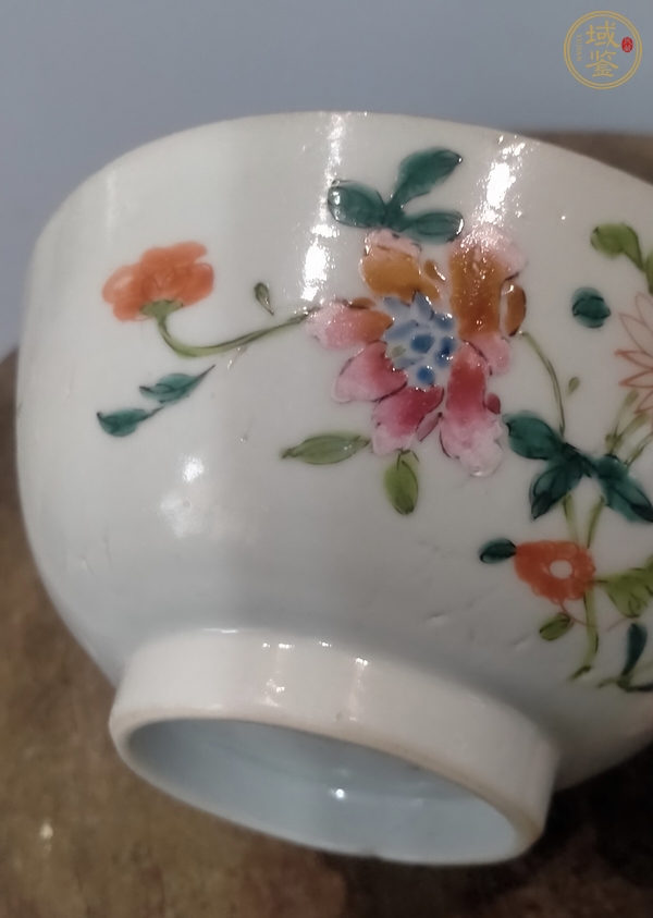 古玩陶瓷粉彩花卉紋碗真品鑒賞圖