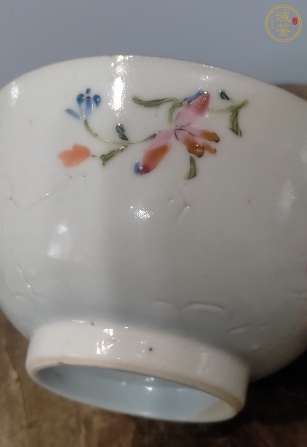 古玩陶瓷粉彩花卉紋碗真品鑒賞圖