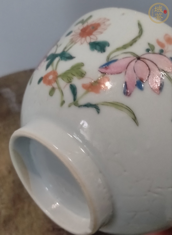 古玩陶瓷粉彩花卉紋碗真品鑒賞圖
