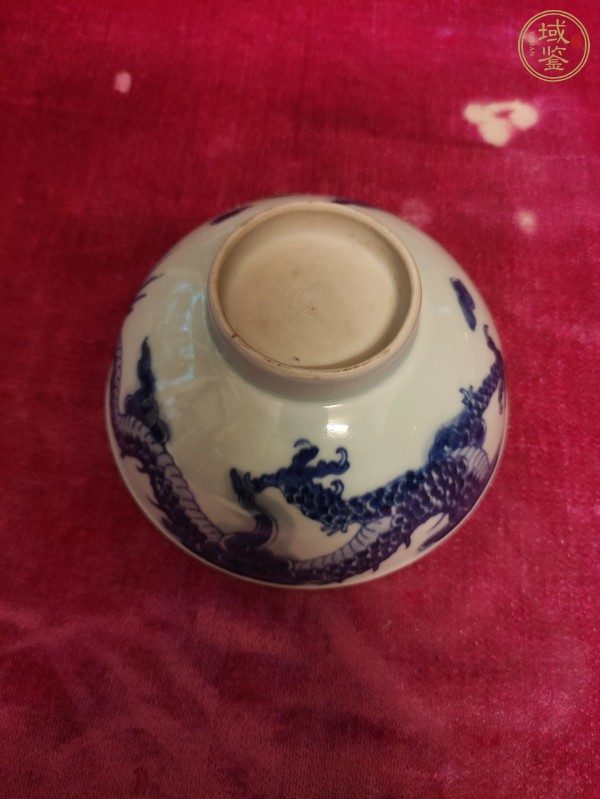 古玩陶瓷過墻龍紋青花碗真品鑒賞圖
