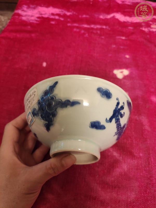 古玩陶瓷過墻龍紋青花碗真品鑒賞圖