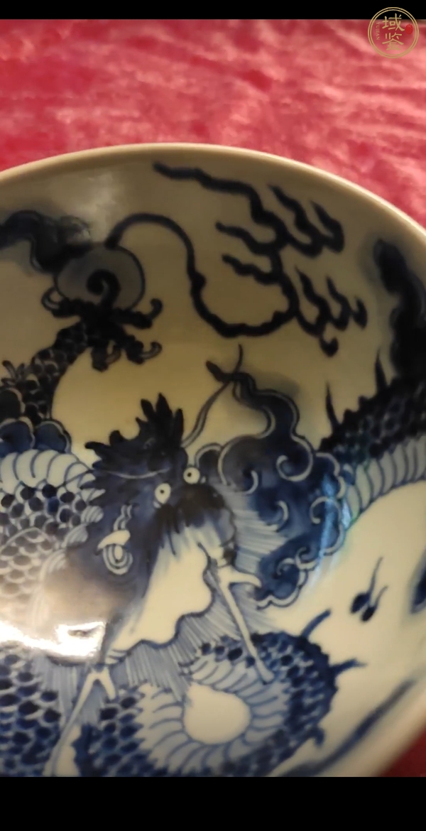 古玩陶瓷過墻龍紋青花碗真品鑒賞圖