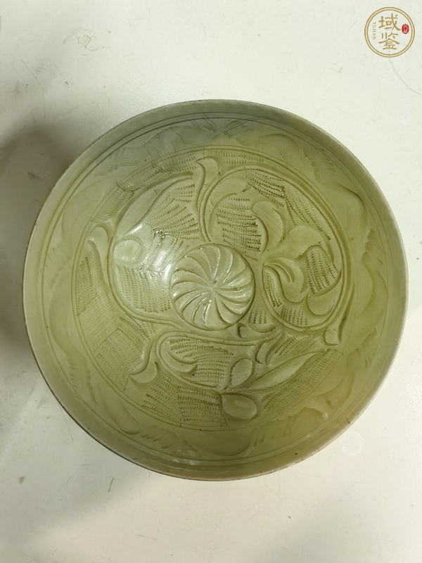 古玩陶瓷青釉刻花碗真品鑒賞圖