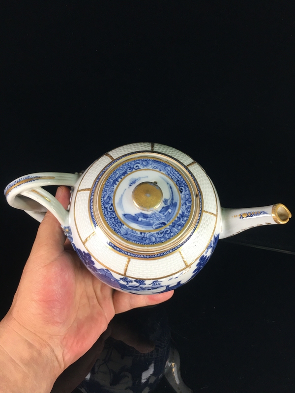 古玩陶瓷乾隆青花席地模印描金山水樓閣紋執(zhí)壺拍賣，當前價格2588元