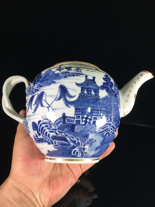 古玩陶瓷乾隆青花席地模印描金山水樓閣紋執(zhí)壺拍賣，當前價格2588元