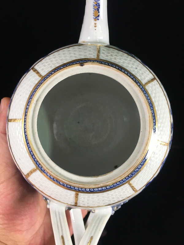 古玩陶瓷乾隆青花席地模印描金山水樓閣紋執(zhí)壺拍賣，當前價格2588元