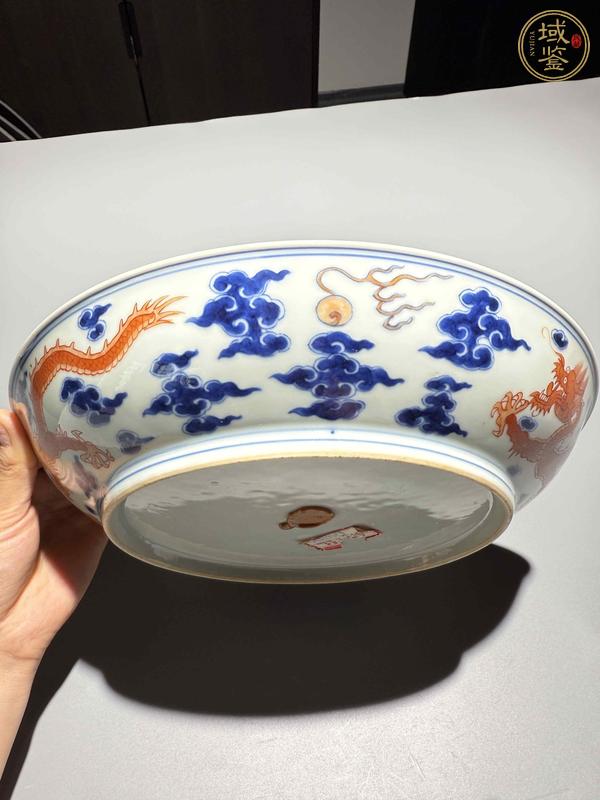 古玩陶瓷青花礬紅龍紋臥盤真品鑒賞圖