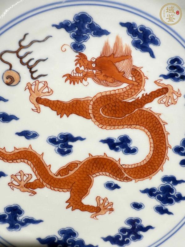 古玩陶瓷青花礬紅龍紋臥盤真品鑒賞圖