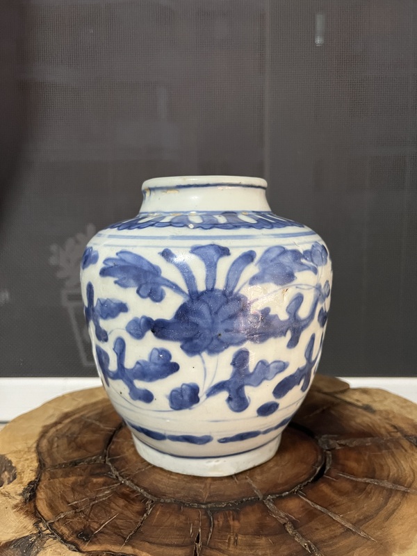 古玩陶瓷青花纏枝花卉紋罐拍賣,當前價格3888元