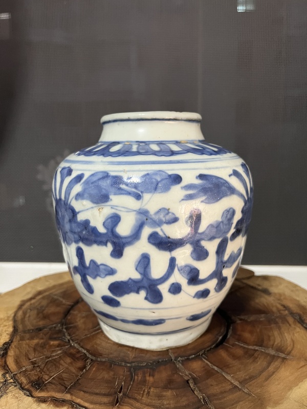 古玩陶瓷青花纏枝花卉紋罐拍賣，當(dāng)前價(jià)格3888元