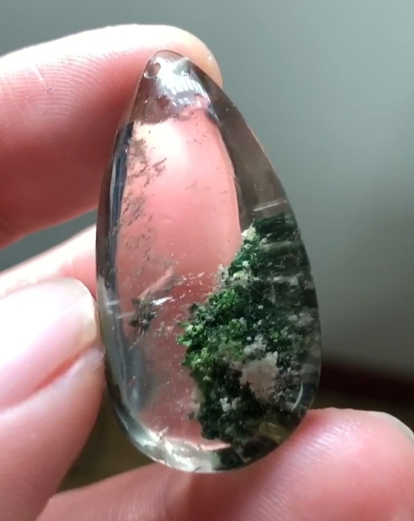 古玩玉器精美天然“綠幽靈”水晶吊墜拍賣,當(dāng)前價格500元