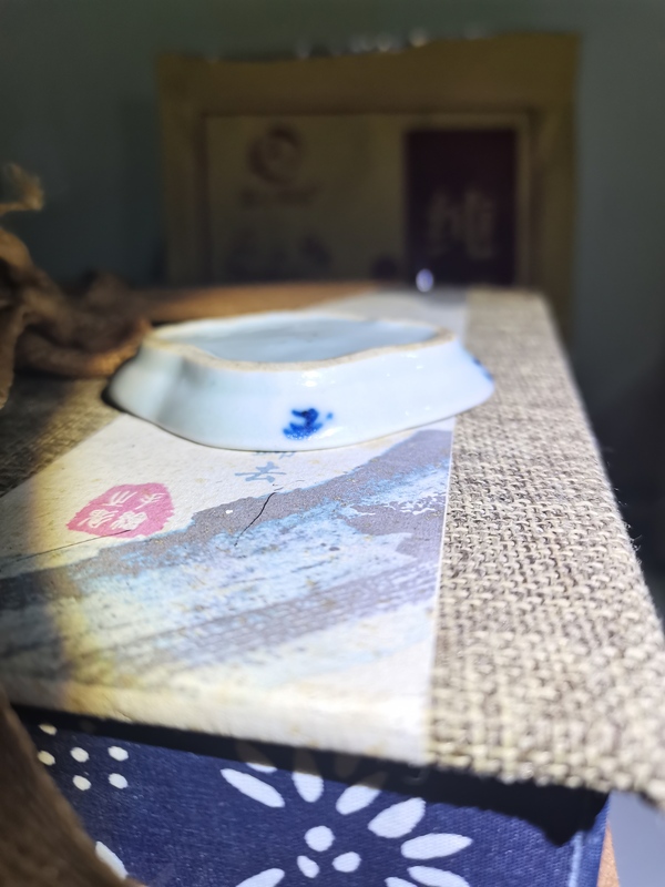 古玩陶瓷乾隆青花海棠型筆舔拍賣，當(dāng)前價(jià)格288元