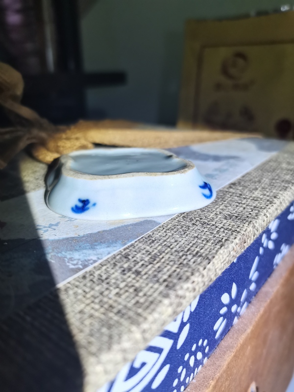 古玩陶瓷乾隆青花海棠型筆舔拍賣，當(dāng)前價(jià)格288元