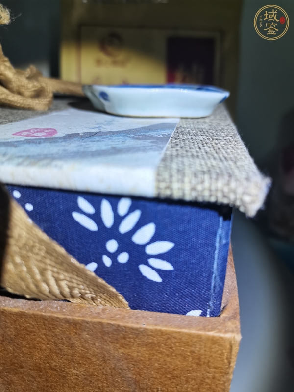 古玩陶瓷乾隆青花海棠型筆舔真品鑒賞圖