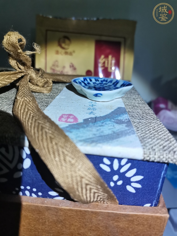 古玩陶瓷乾隆青花海棠型筆舔真品鑒賞圖