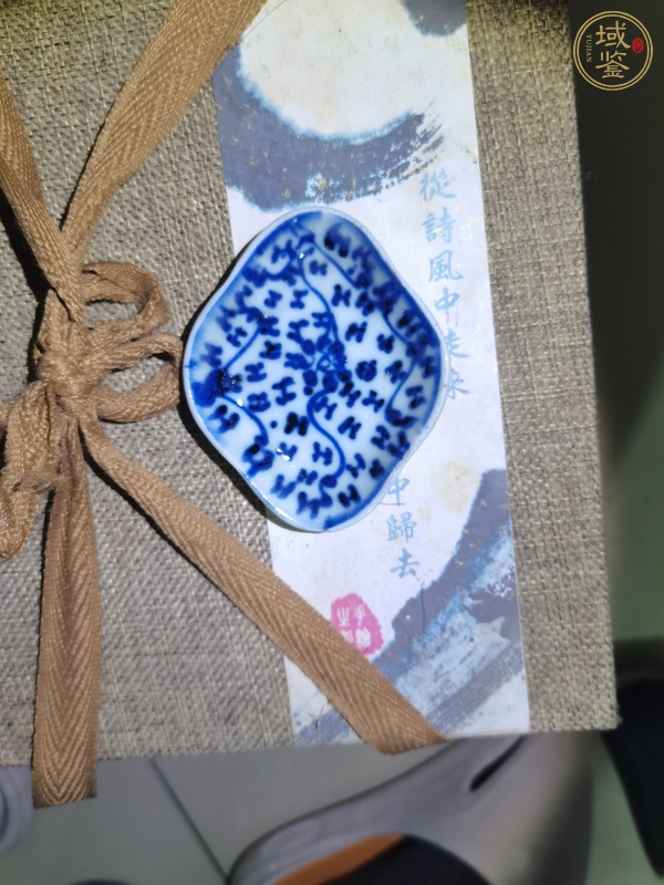 古玩陶瓷乾隆青花海棠型筆舔真品鑒賞圖