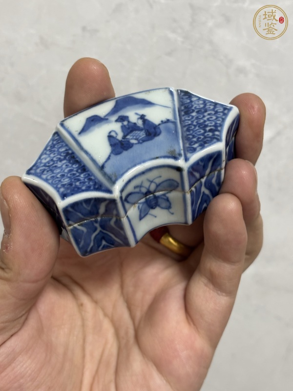 古玩陶瓷青花山水人物紋香盒真品鑒賞圖
