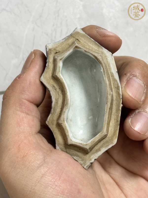 古玩陶瓷青花山水人物紋香盒真品鑒賞圖