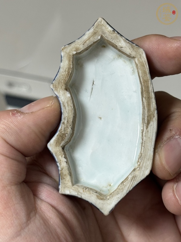 古玩陶瓷青花山水人物紋香盒真品鑒賞圖