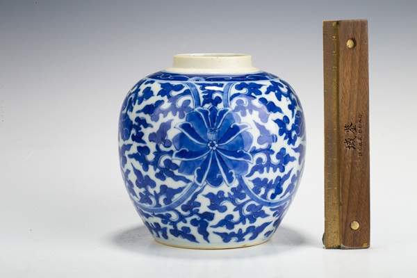 古玩陶瓷清晚·青花纏枝蓮紋罐拍賣,當(dāng)前價(jià)格1940元