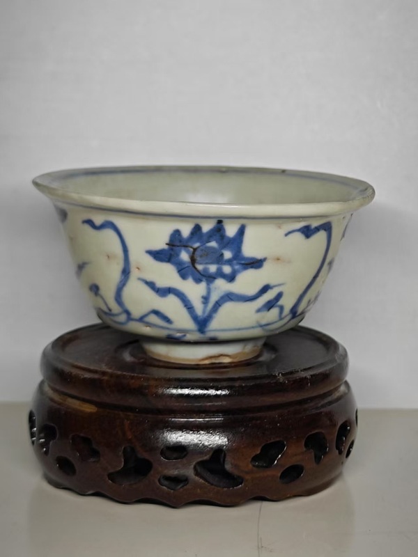 古玩陶瓷明中期青花蓮池紋杯拍賣，當前價格2345元