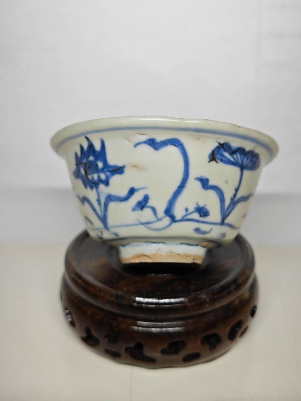 古玩陶瓷明中期青花蓮池紋杯拍賣，當前價格2345元